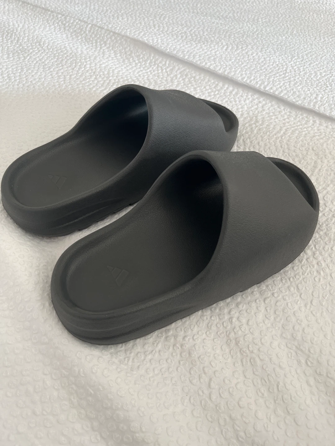 Adidas Yeezy Slides - photo 2