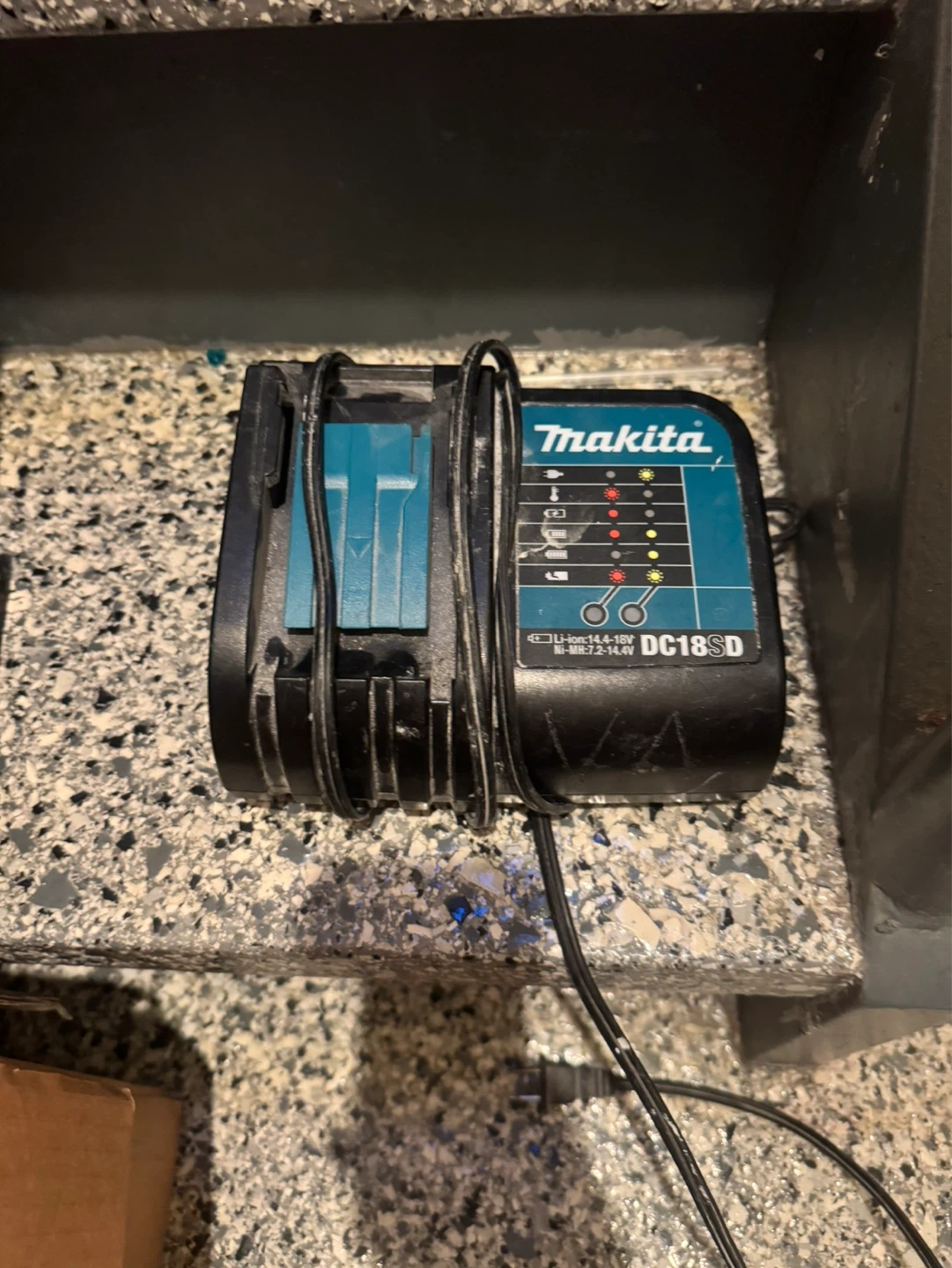 Makita 18V LXT 6.0Ah Lithium-Ion Battery and DC18SD Charger - photo 3