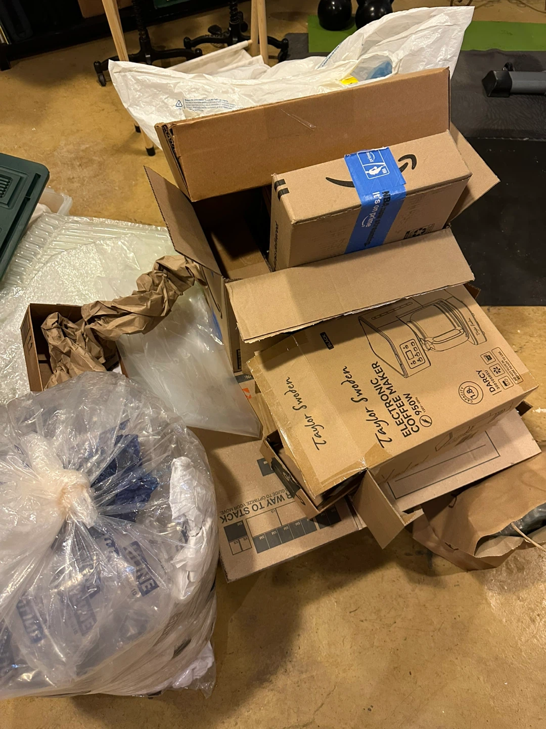 Free boxes and packing material