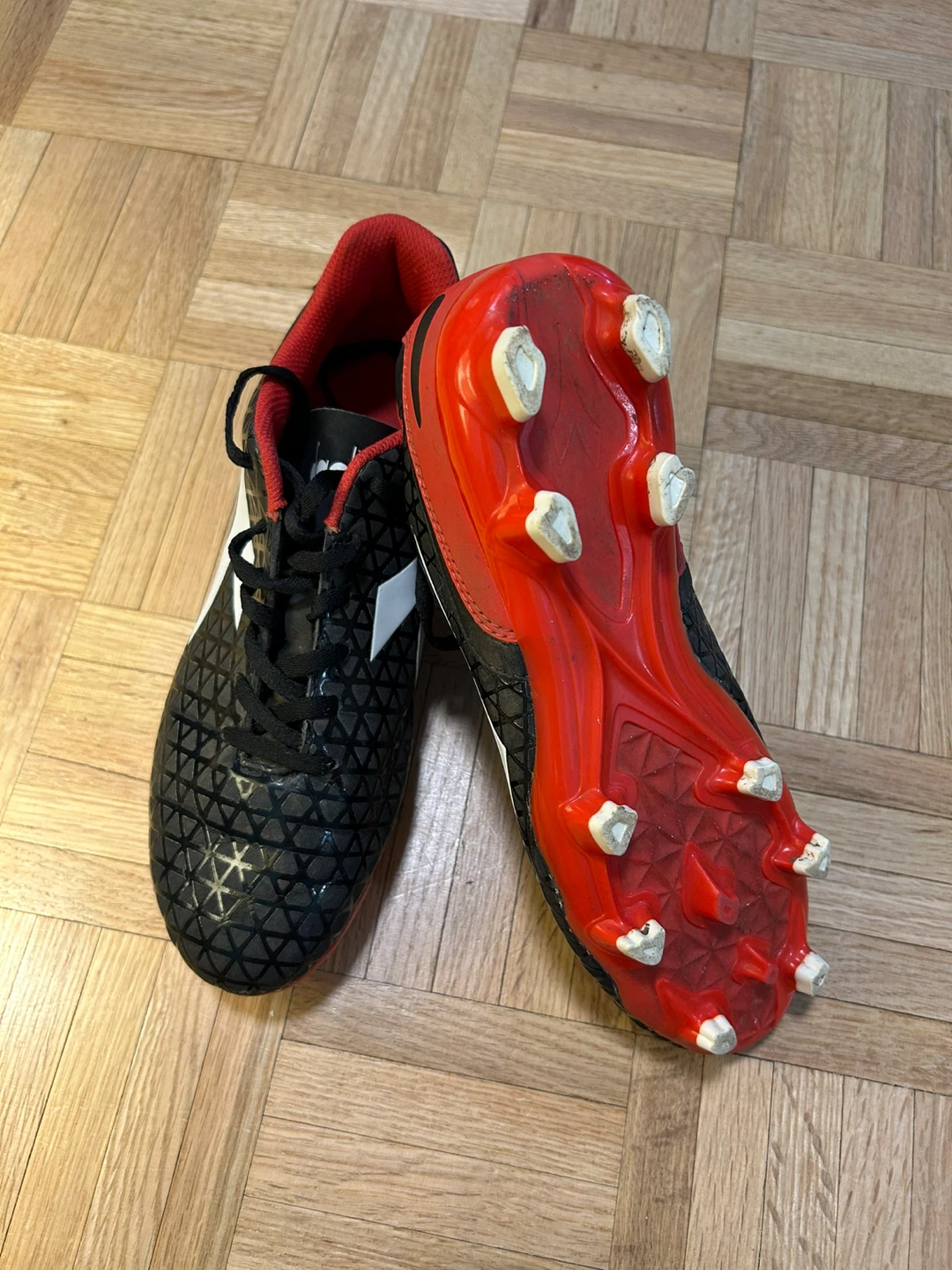 Diadora Soccer Cleats - Woman’s Size 8.5 - photo 2