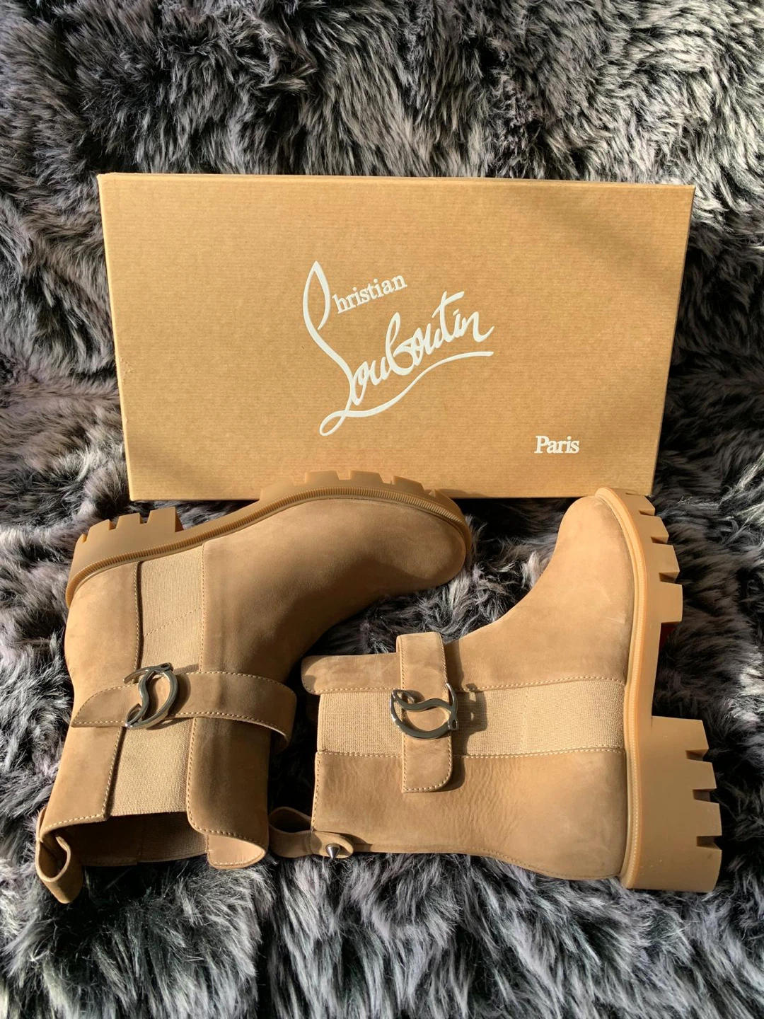 Christian Louboutin Chelsea Suede Ankle Boots. - photo 5