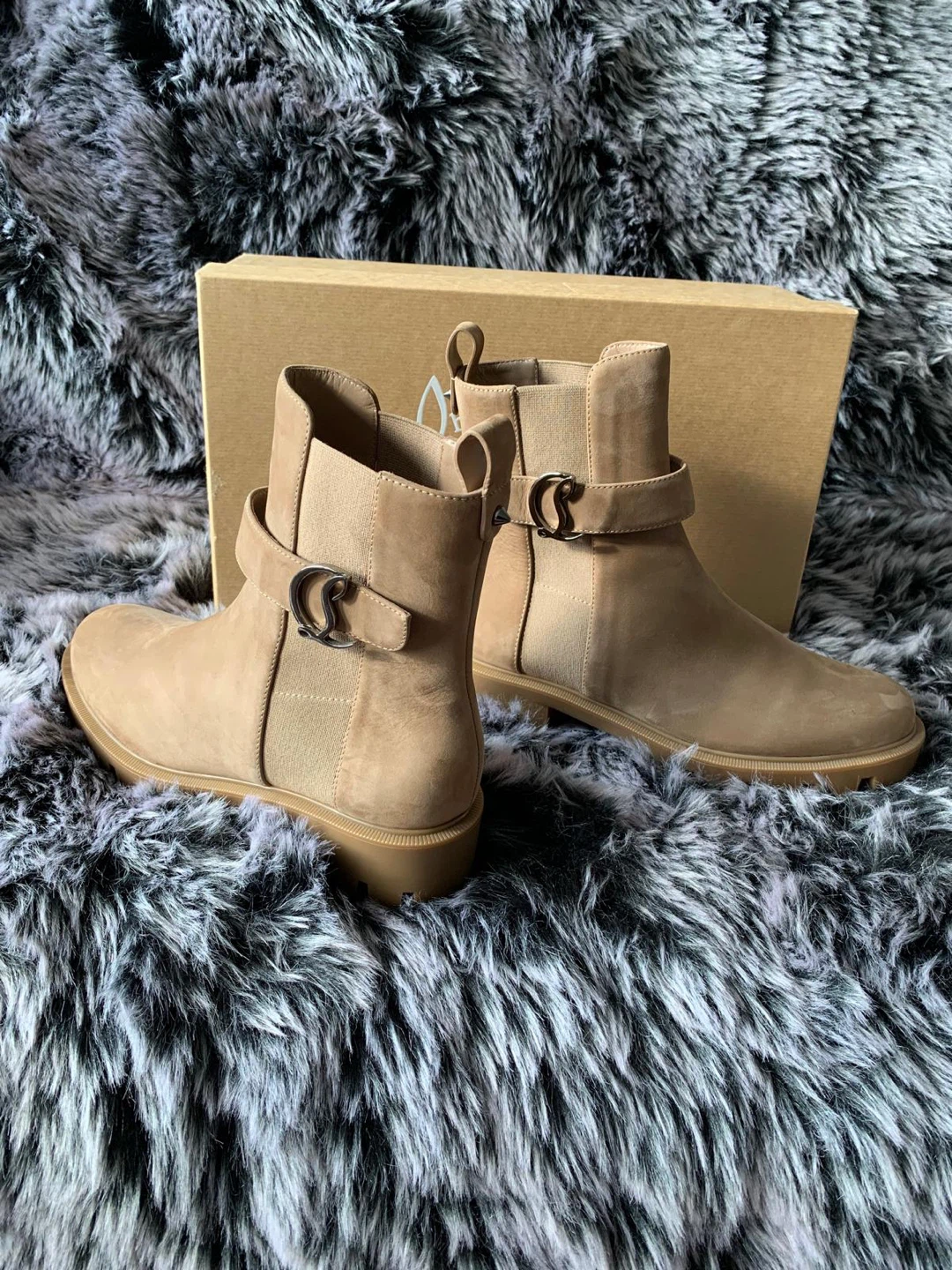 Christian Louboutin Chelsea Suede Ankle Boots. - photo 3