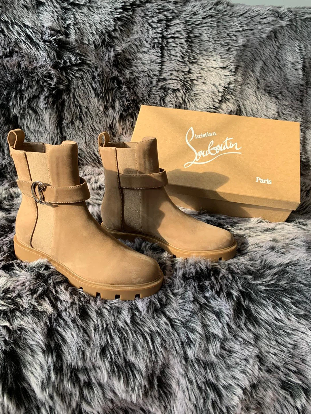 Christian Louboutin Chelsea Suede Ankle Boots. - photo 4