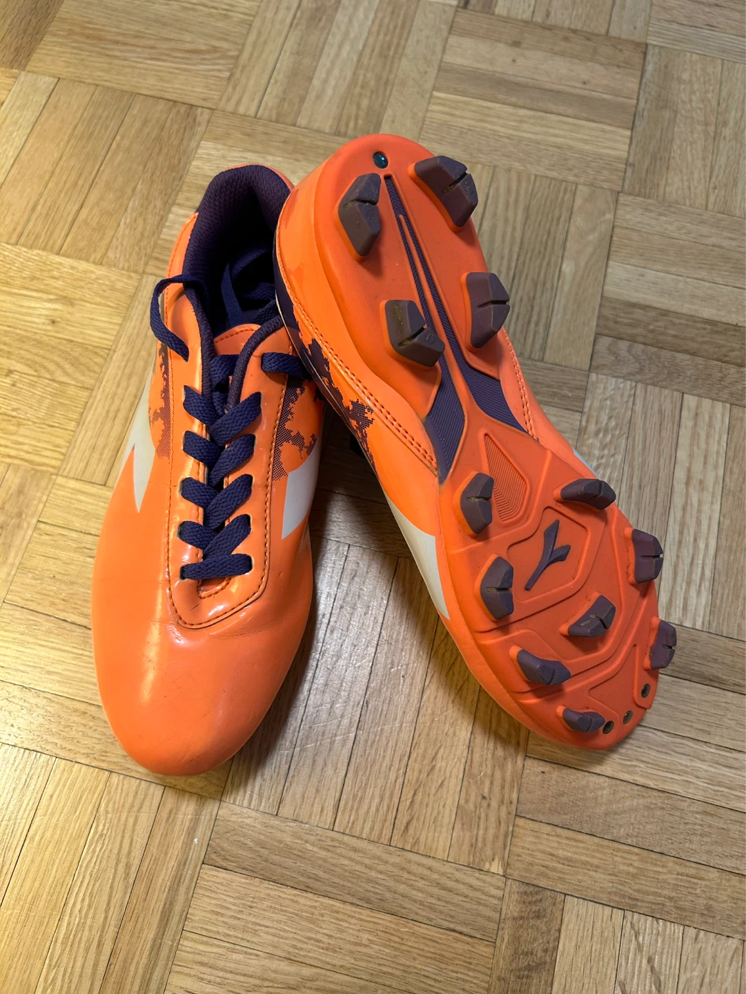 Diadora Soccer Cleats - Woman’s Size 6.5 - photo 2