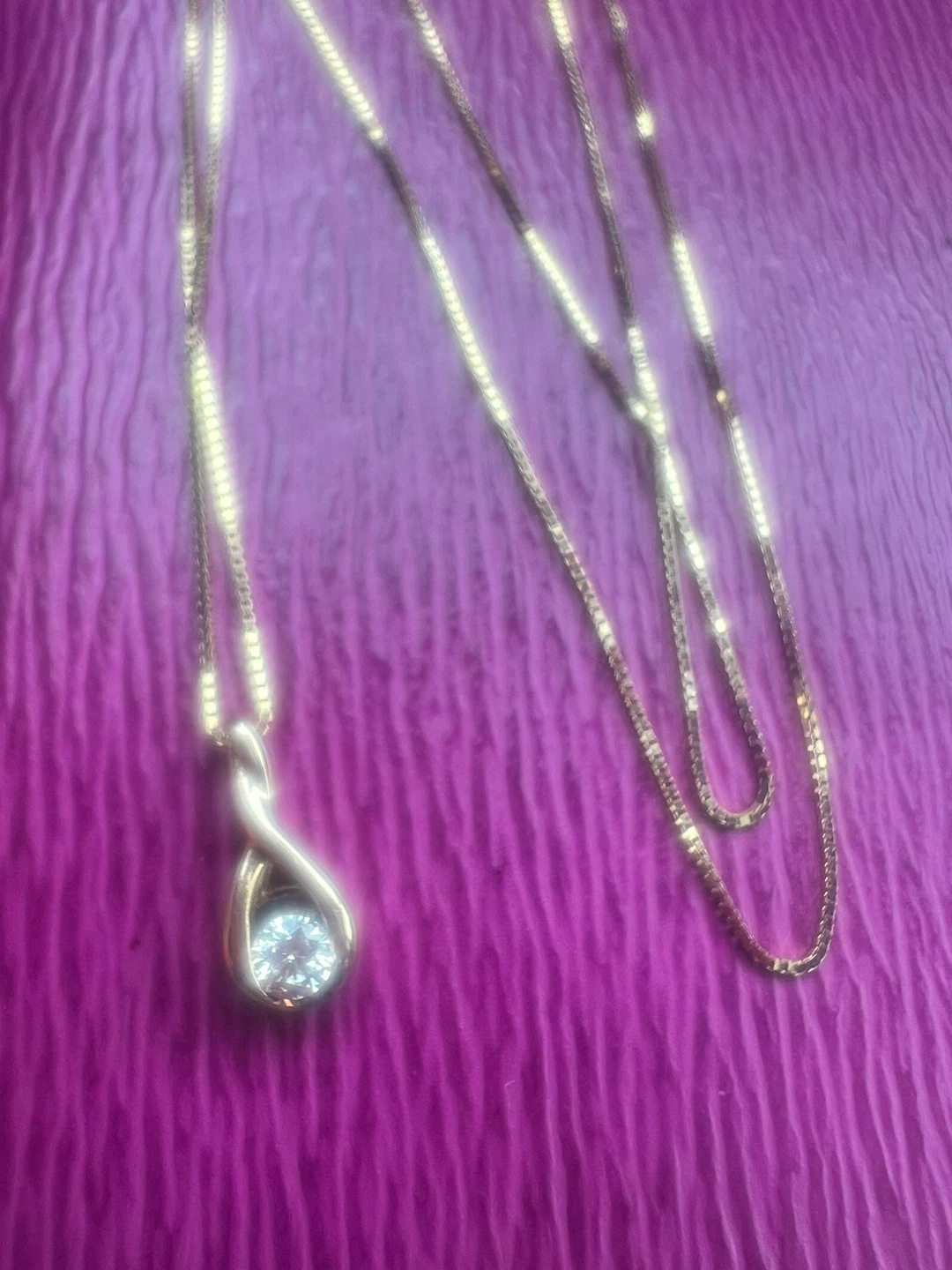 10K Gold Diamond Pendant Necklace