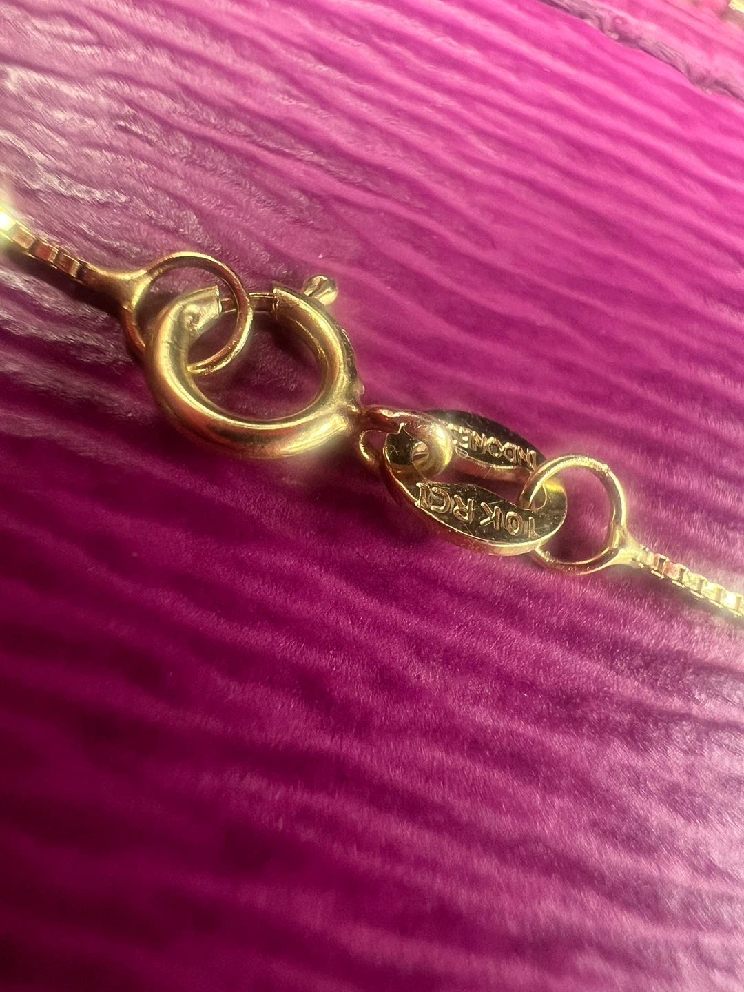10K Gold Diamond Pendant Necklace - photo 3