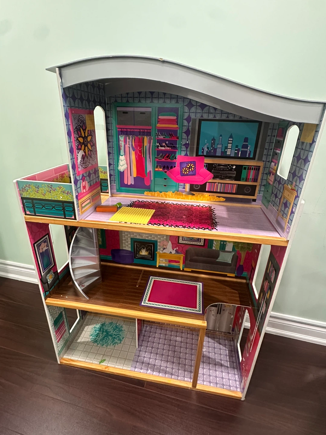 Doll house NEED GONE ASAP