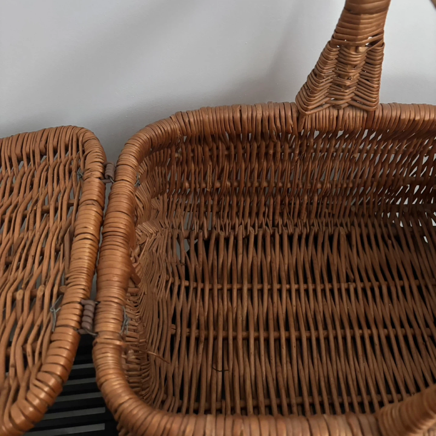 Vintage Picnic Basket - photo 4