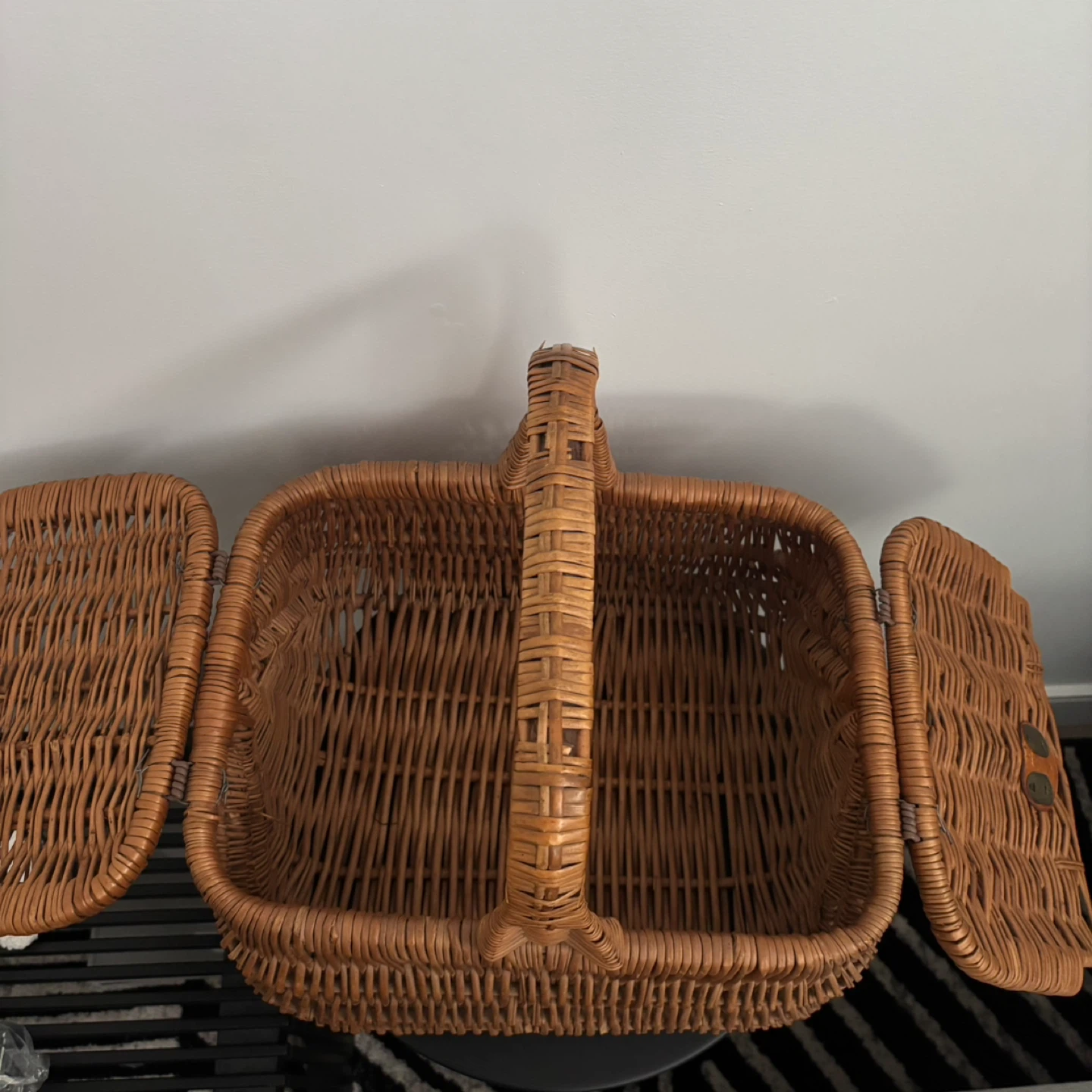 Vintage Picnic Basket - photo 3