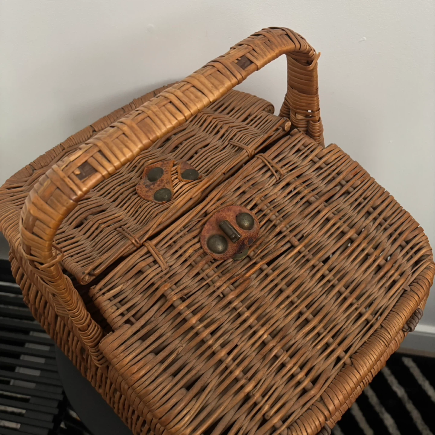 Vintage Picnic Basket - photo 2