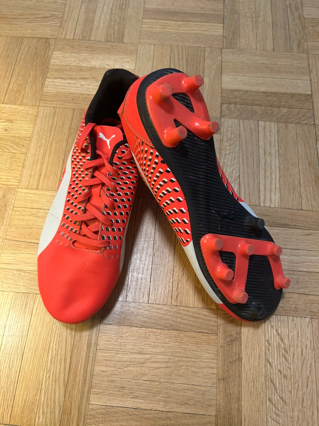 Puma Soccer Cleats - Woman’s Size 5.5 - photo 2
