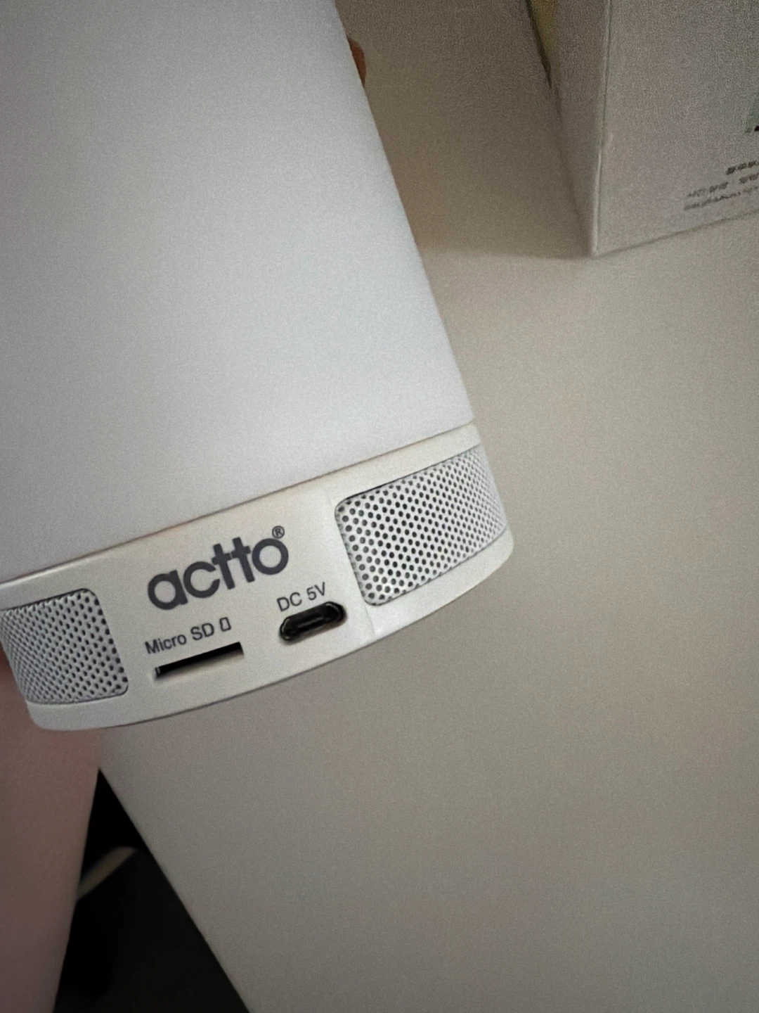 Actto Touch Lamp Bluetooth Speaker - photo 2
