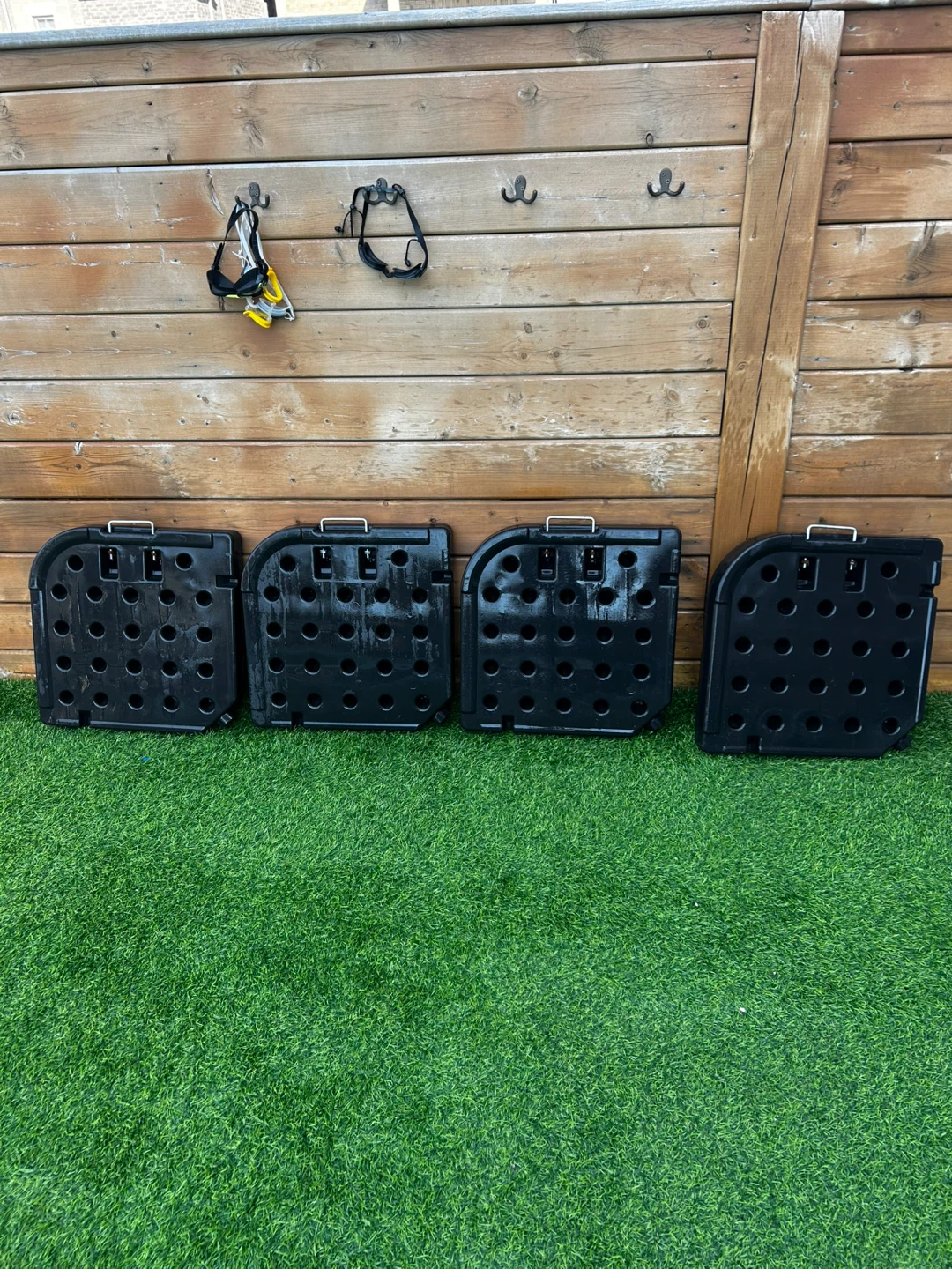 Set of 4 Black Plastic Corner Pieces for umbrella weights