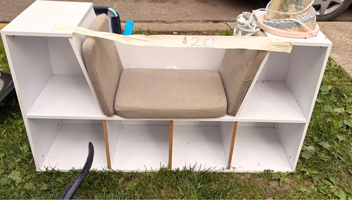 White Cube Storage Shelf with Built-in Seat