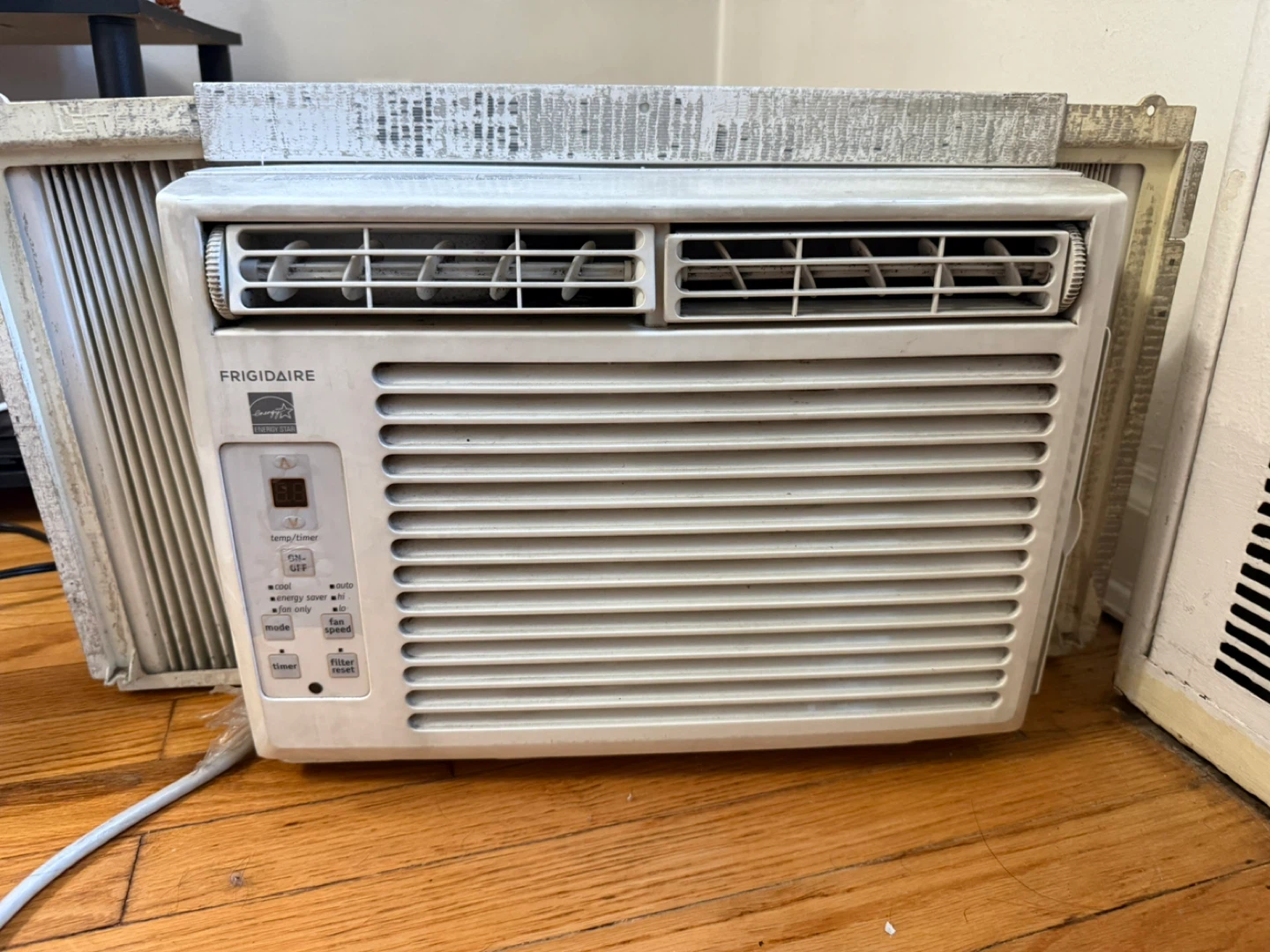 Frigidaire Window Air Conditioner - photo 2