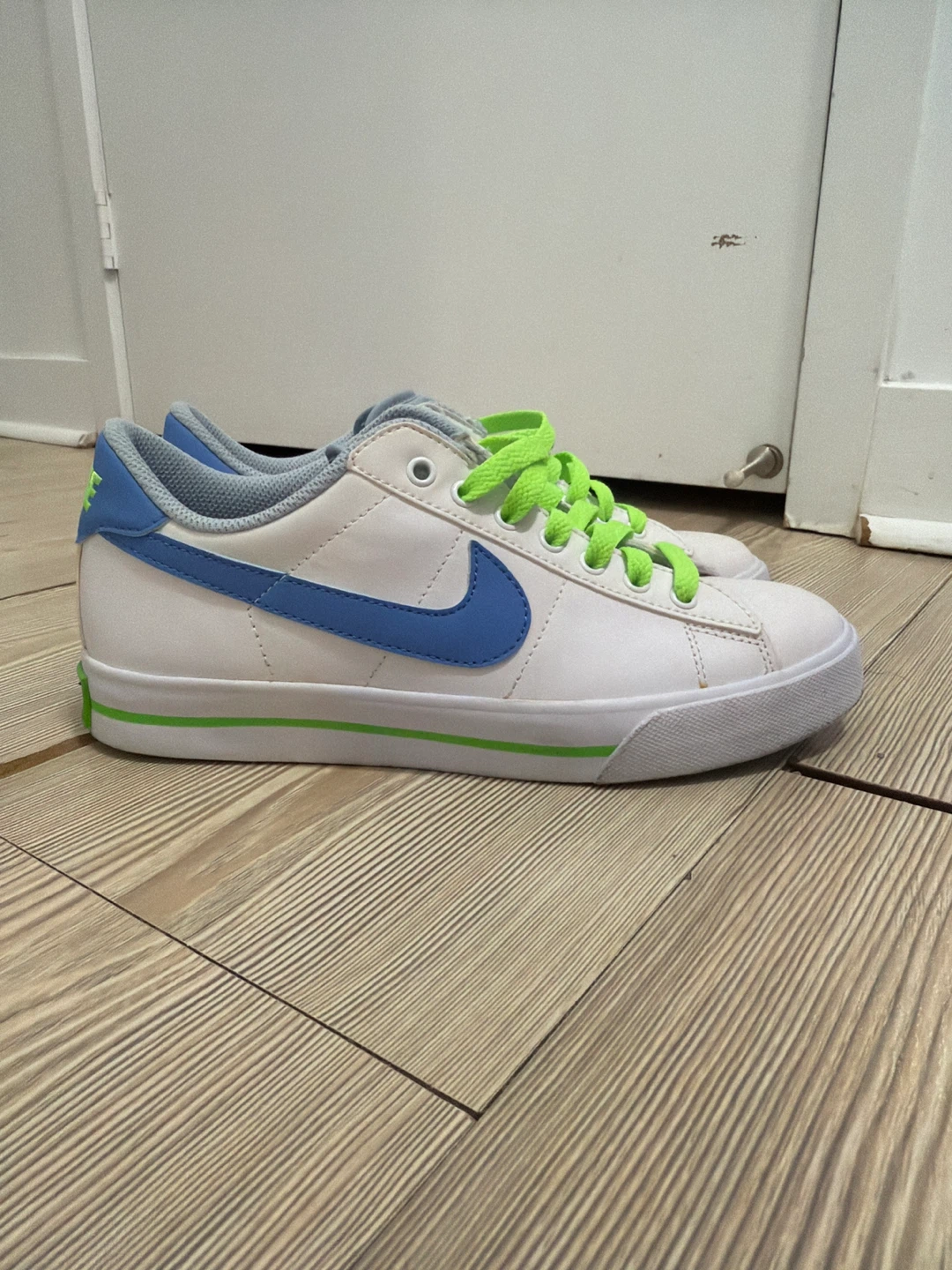 Nike Sweet Classic Women’s Sneakers White Blue Size 8 - photo 2