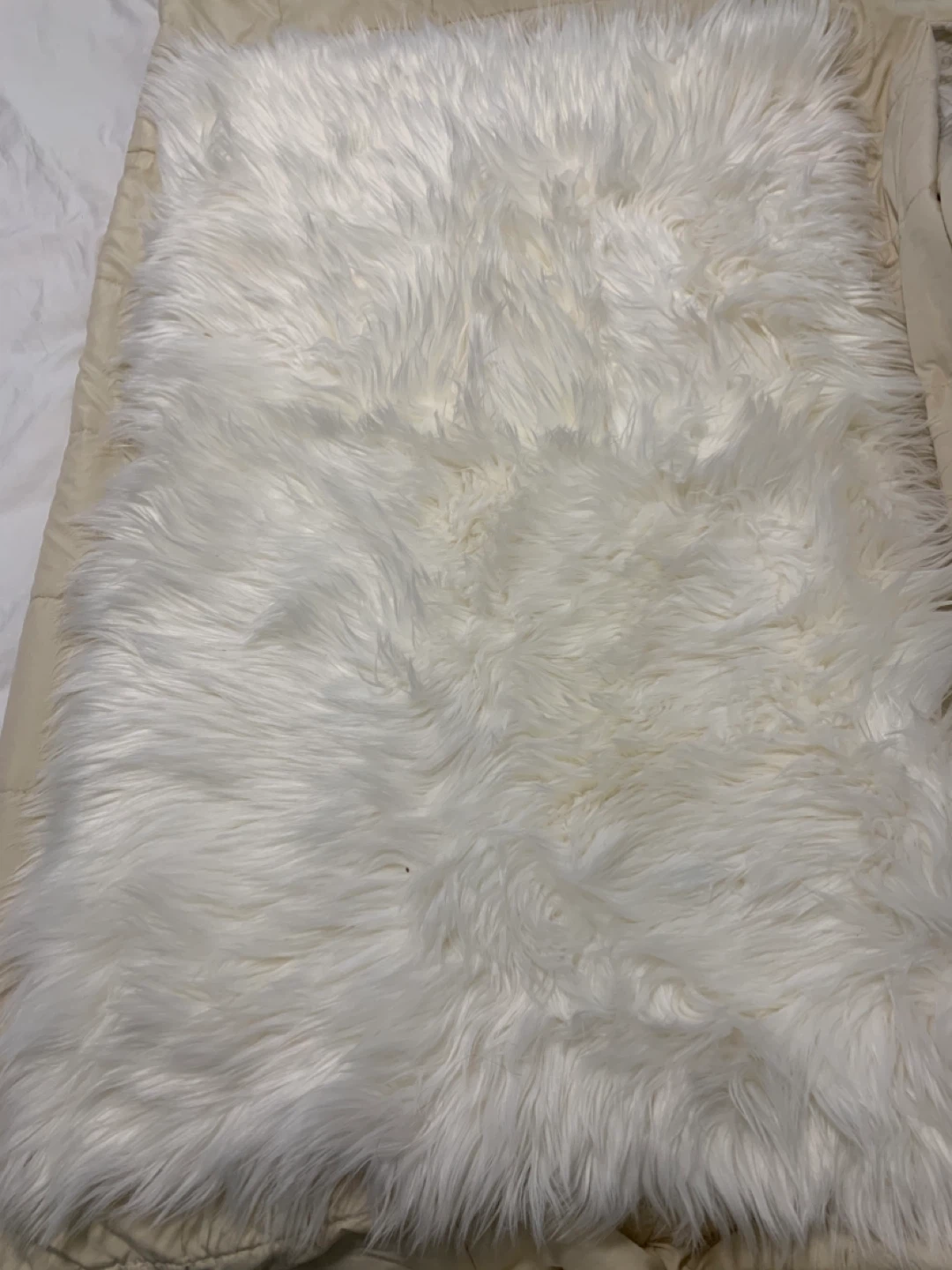 White Faux Fur Rug , brand new, size 32” X 22” - photo 3