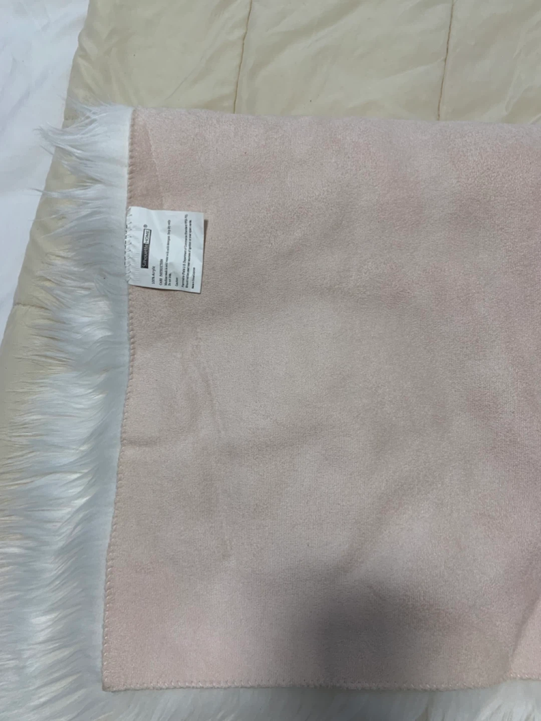 White Faux Fur Rug , brand new, size 32” X 22” - photo 2