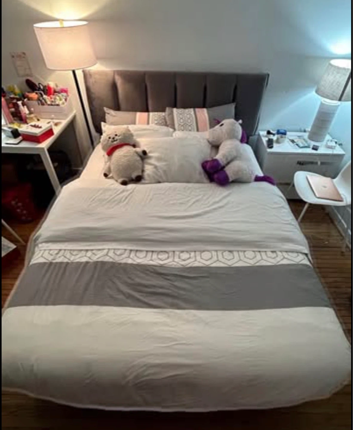 Queen Size Upholstered Bed Frame – Like New ✨