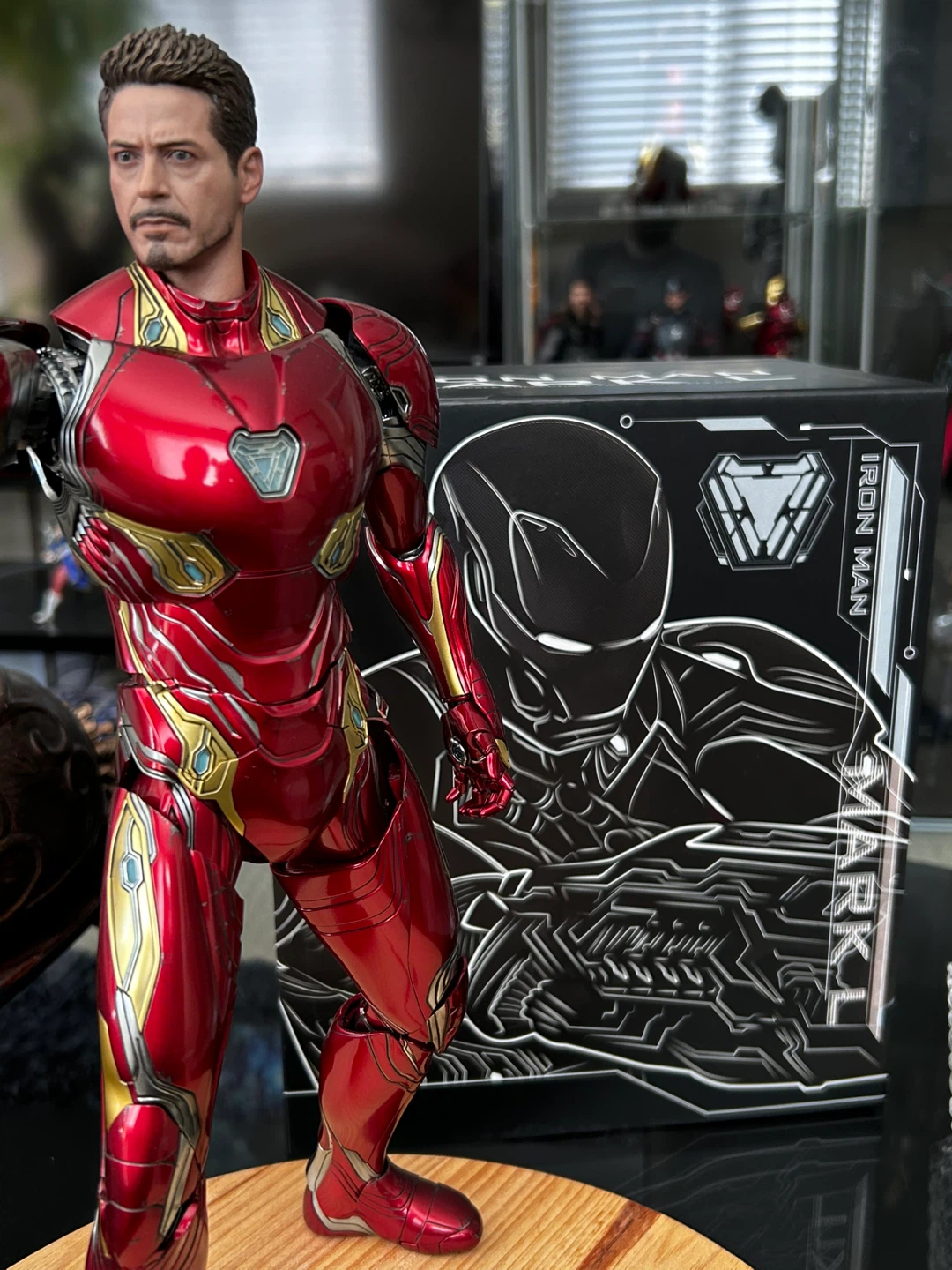 Hot Toys Iron Man Mark L Avengers Infinity War Action Figure - photo 4