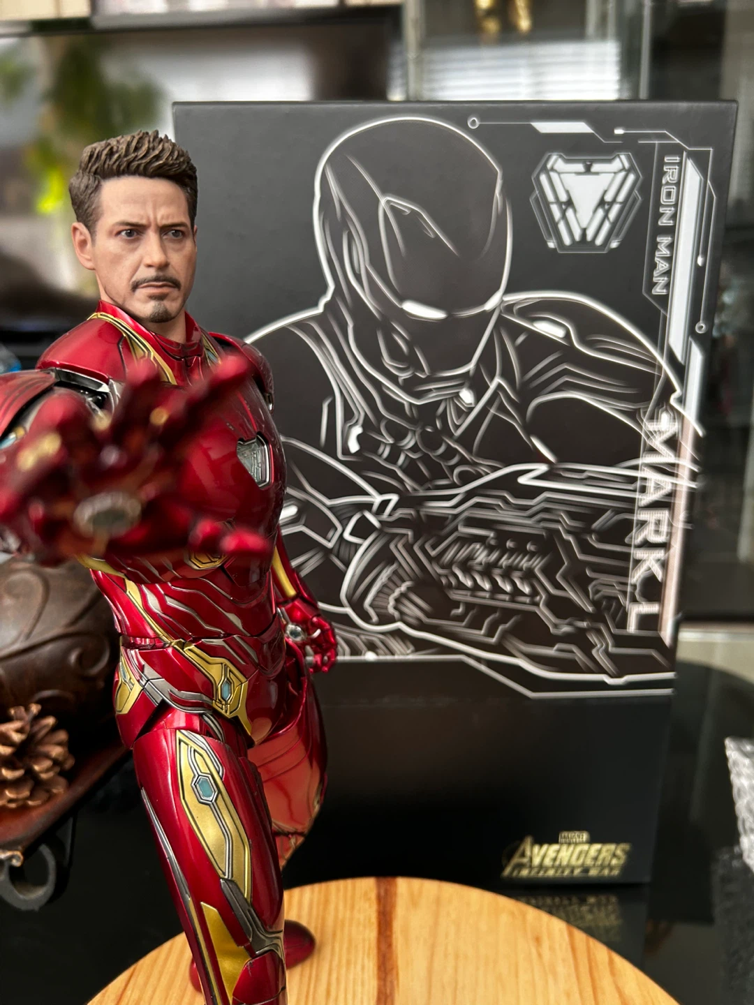 Hot Toys Iron Man Mark L Avengers Infinity War Action Figure - photo 3