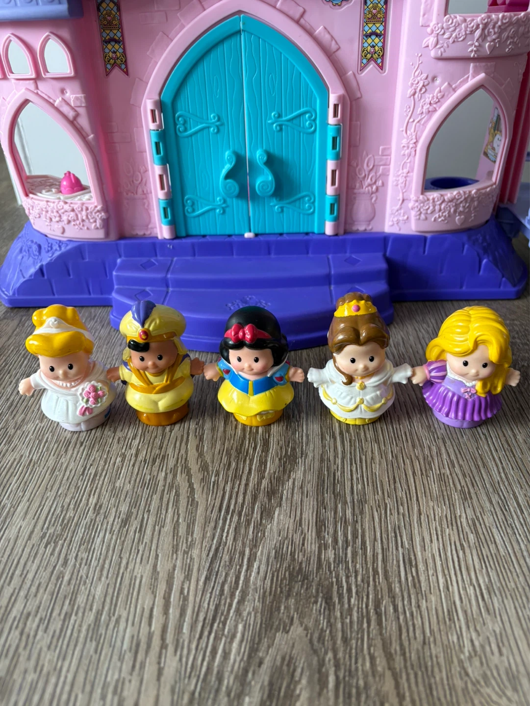 Fisher-Price Little People Princess Castle with 5 Figures - photo 2
