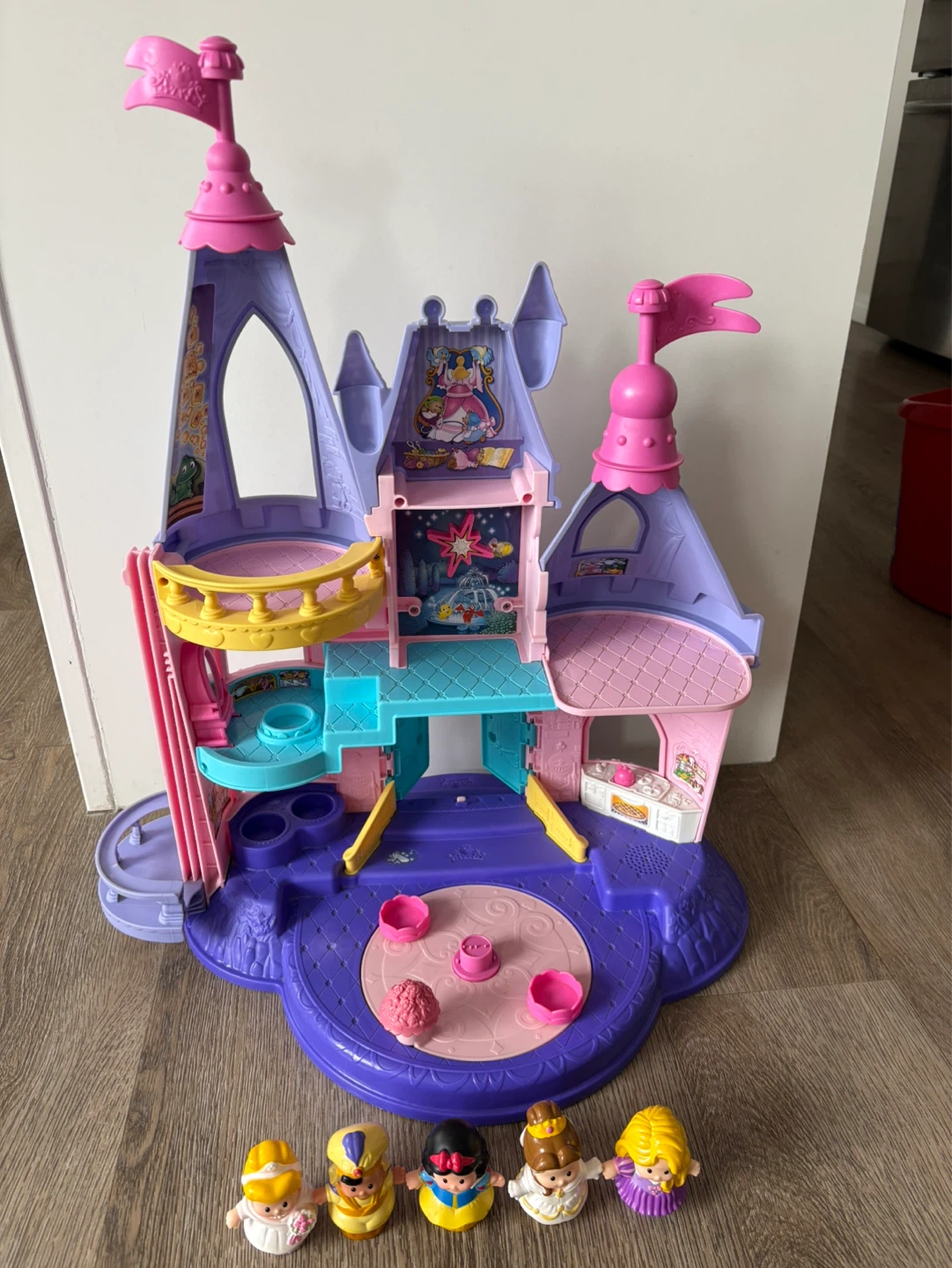 Fisher-Price Little People Princess Castle with 5 Figures - photo 5