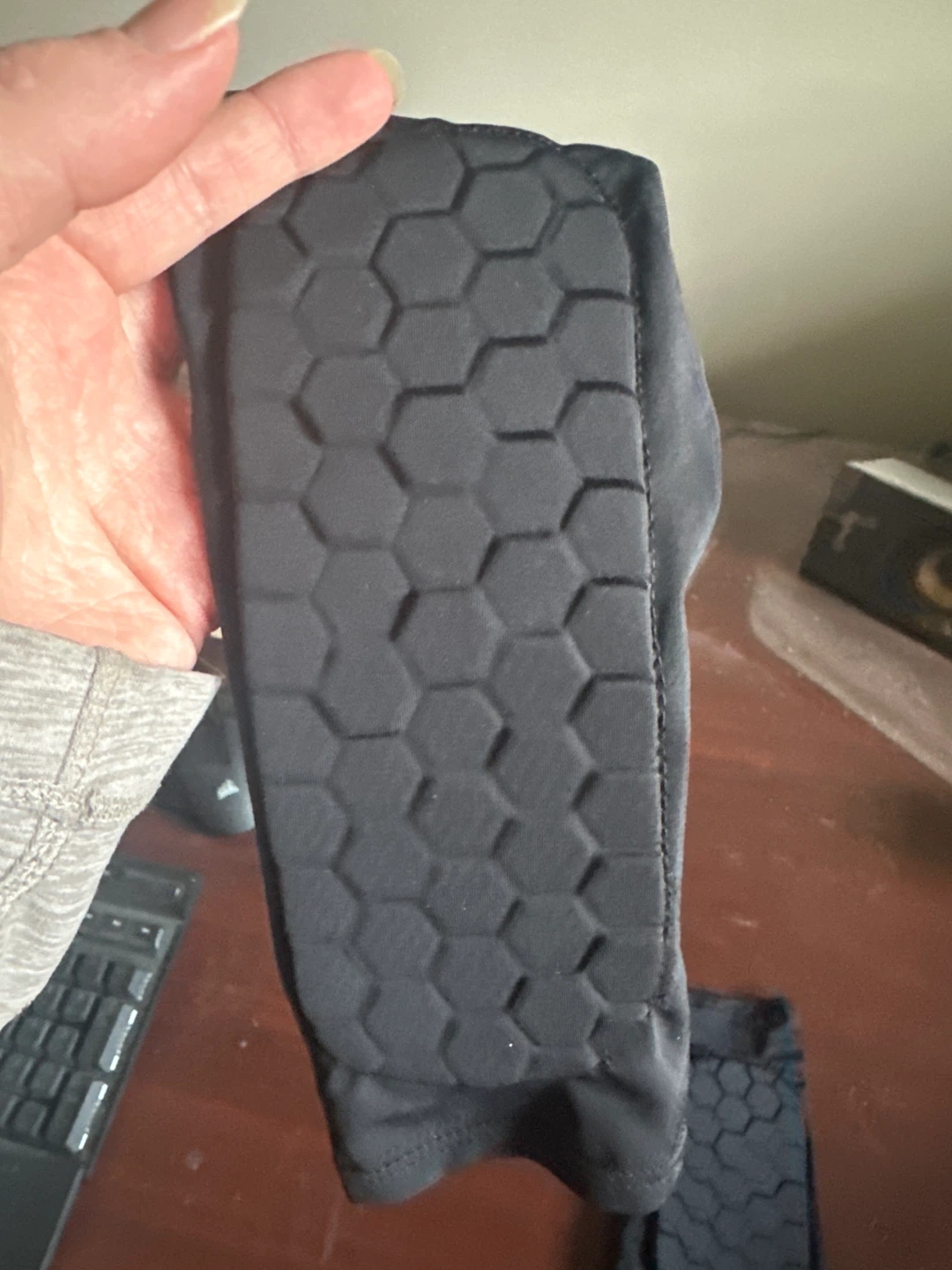 Bosoner Black Padded soccer shin pads - photo 2