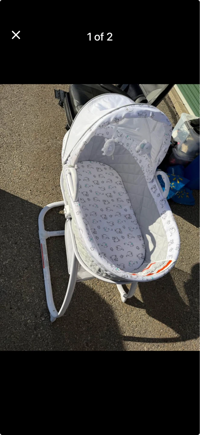 Bassinet with bouncy chair