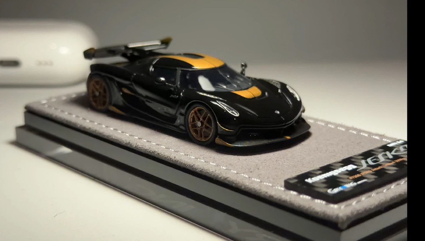 1/64 Gryning Koenigsegg Jesko, Black/Gold Resin Model Car
