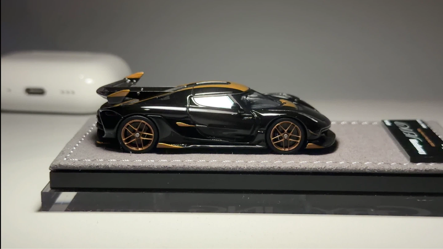 1/64 Gryning Koenigsegg Jesko, Black/Gold Resin Model Car - photo 3