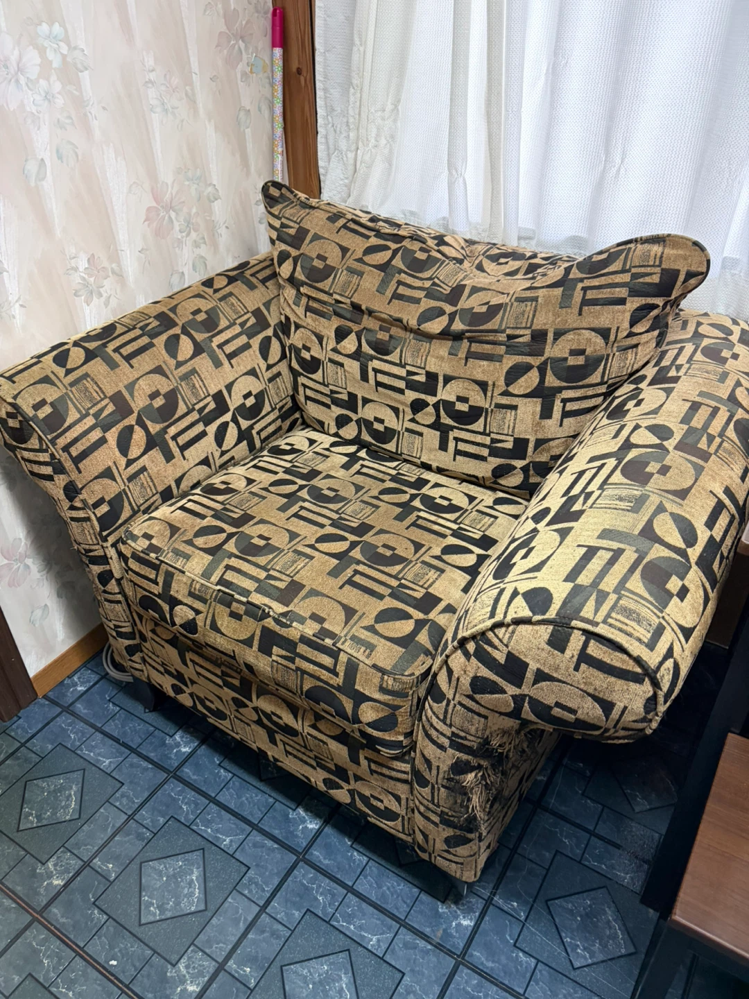 FREE Brown and Black Patterned Armchair - photo 3