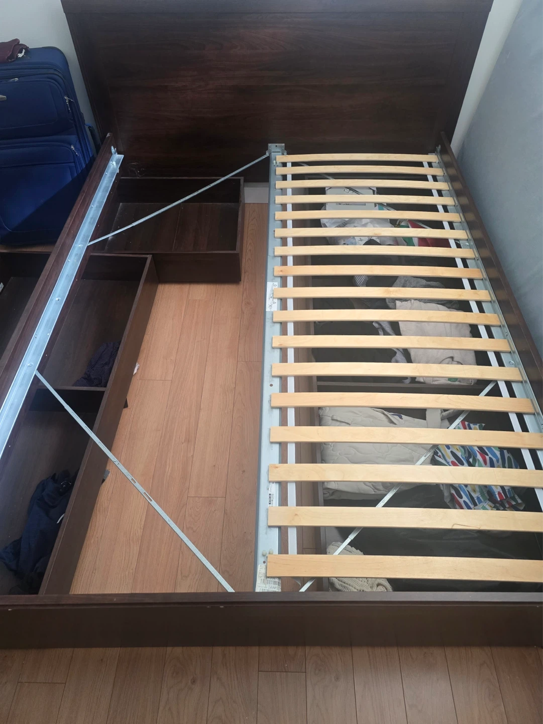 Ikea Queen bed frame + 4 drawers + Free delivery - photo 2