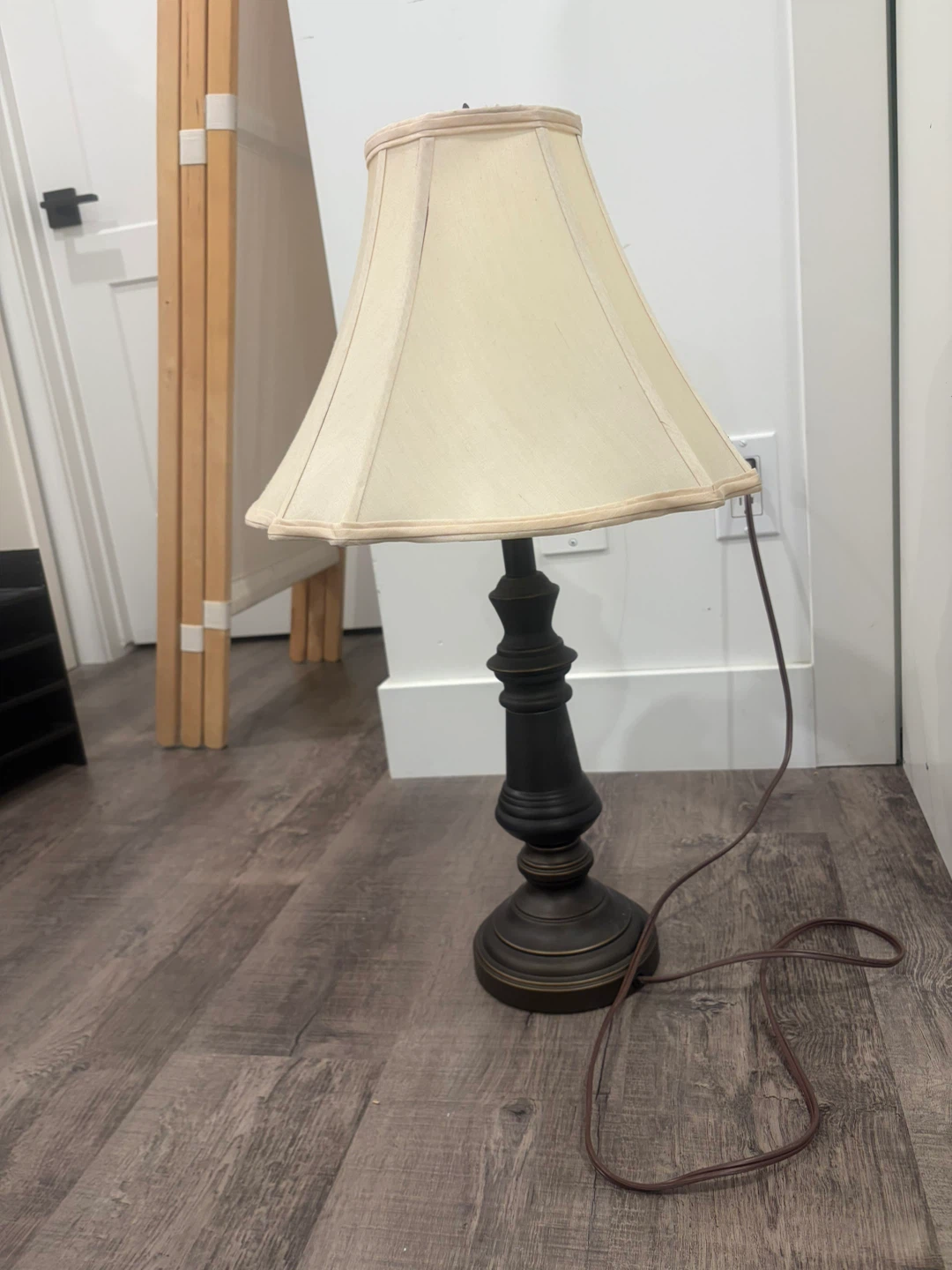 table lamp - photo 2