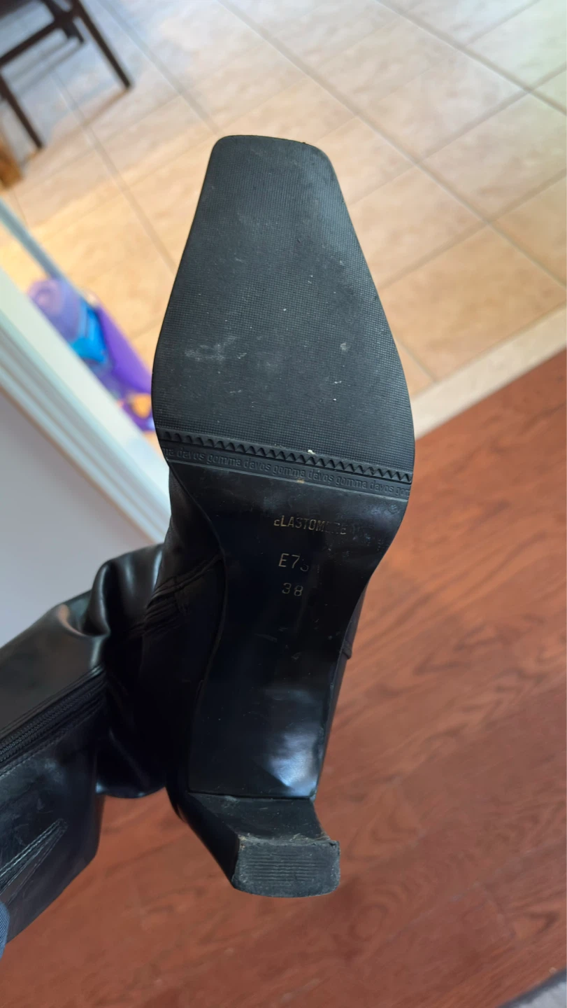 Black Leather Knee-High Boots Size 38 - photo 3