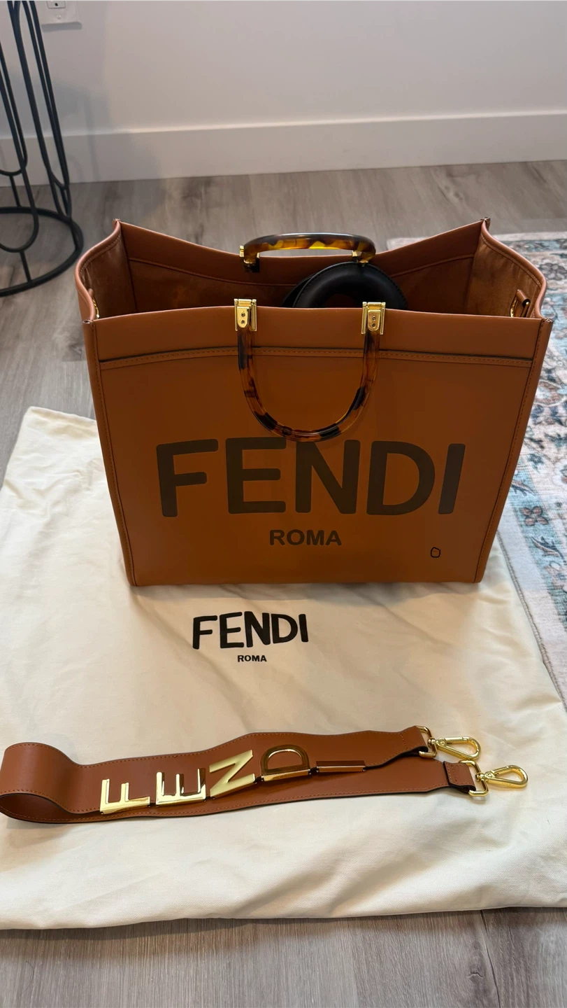 Designer Fendi Tote Bag - photo 2