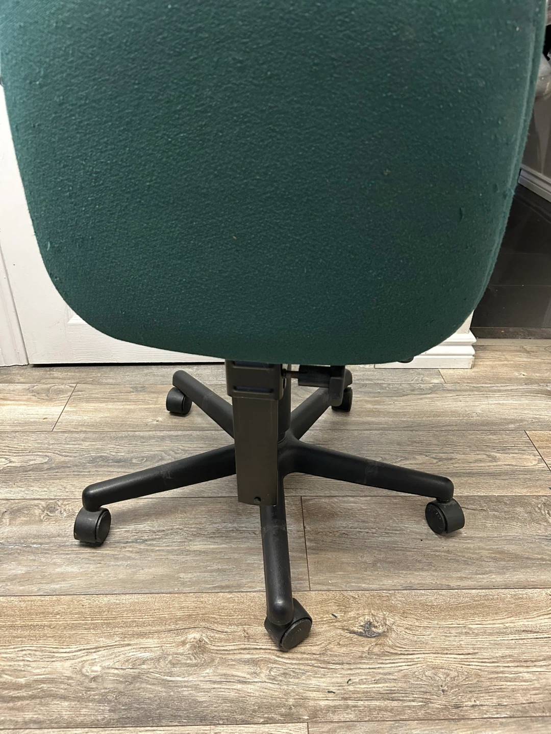 Green Office Chair with Casters - photo 3