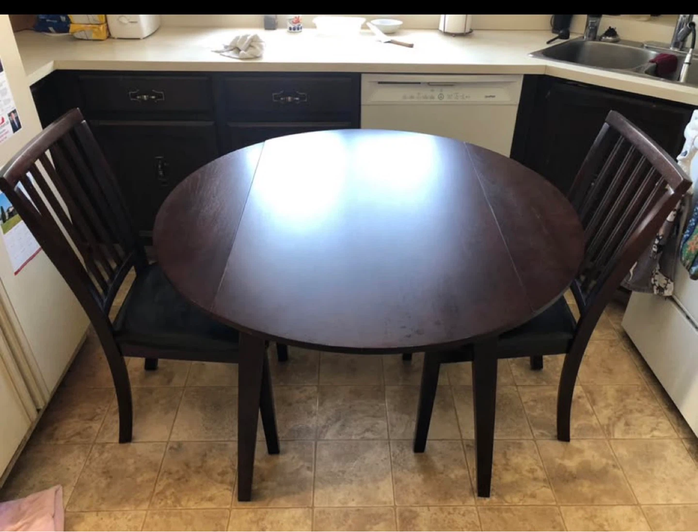 Round Drop Leaf Dining Table with 2 Chairs