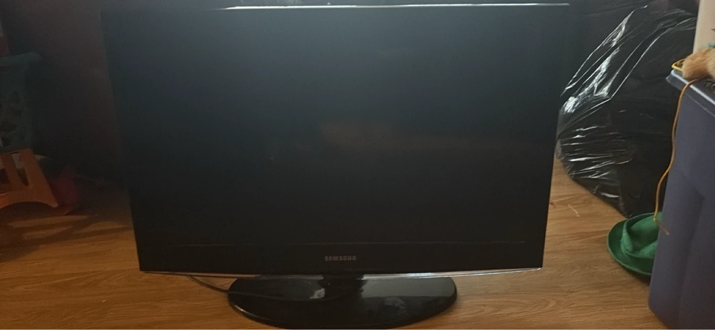 Samsung LN32C450 32-inch LCD HDTV
