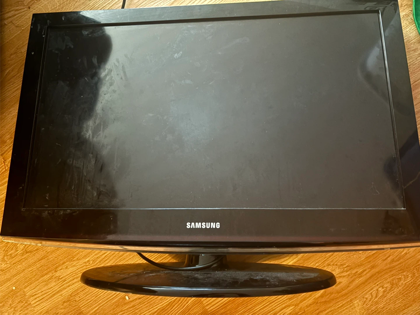 Samsung LN32C450 32-inch LCD HDTV - photo 2