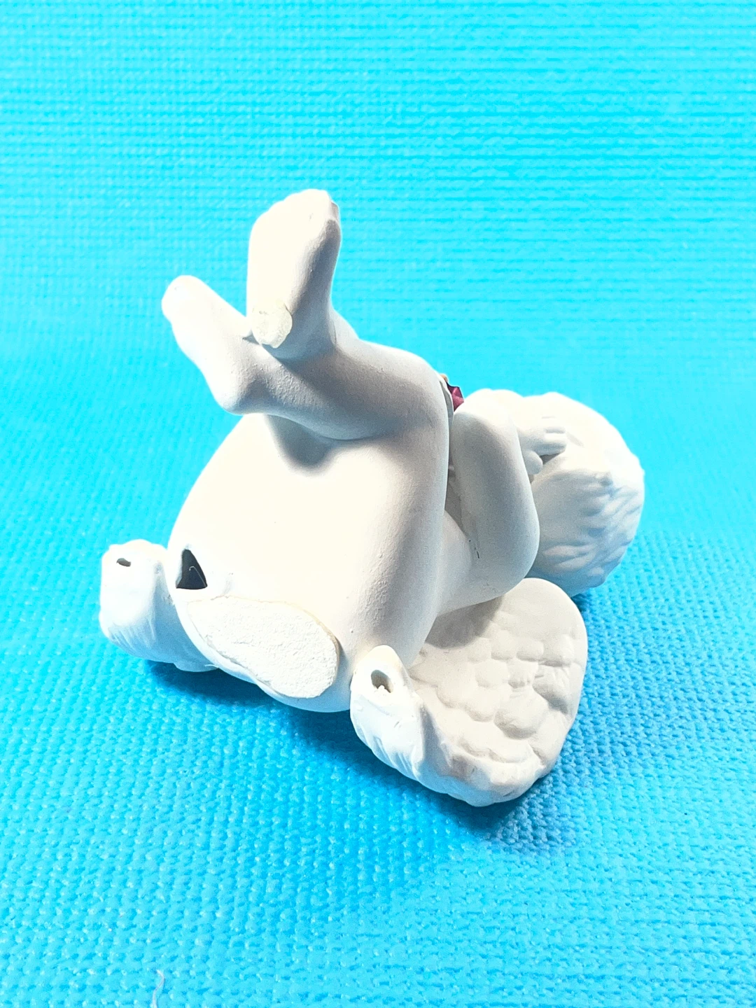 White Cherub Figurine with Dried Flowers - photo 4