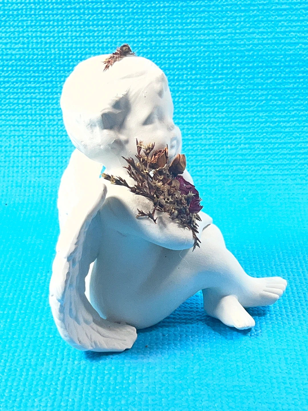 White Cherub Figurine with Dried Flowers - photo 2