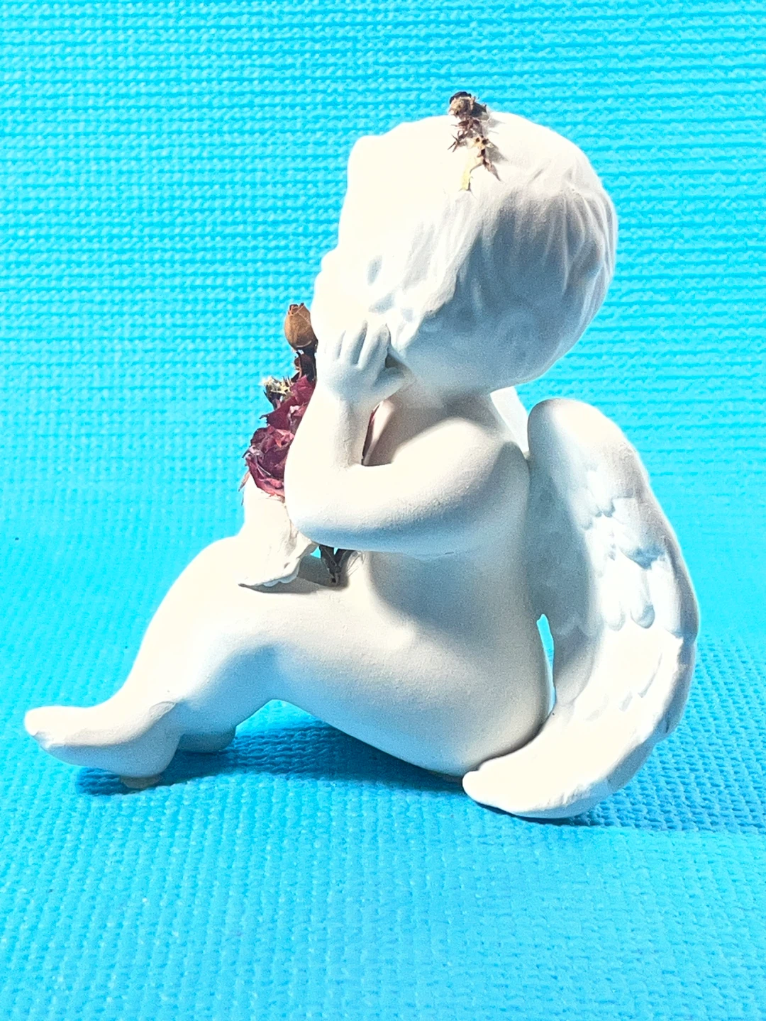White Cherub Figurine with Dried Flowers - photo 5