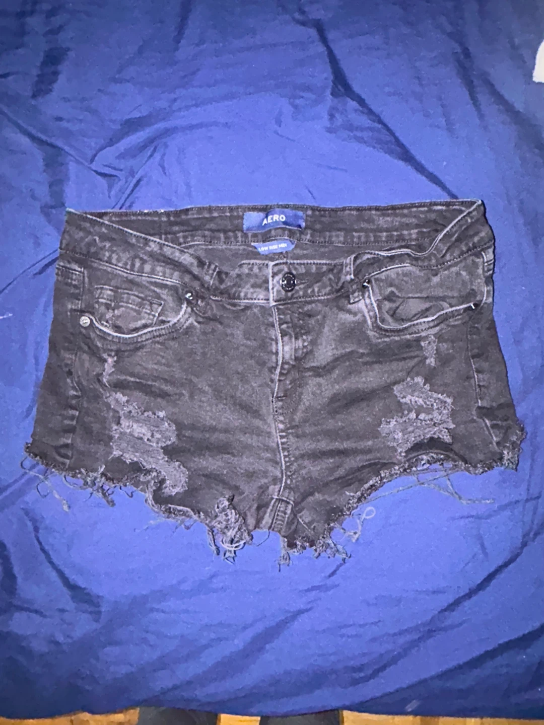 AERO Low Rise Midi Denim Shorts Size 10