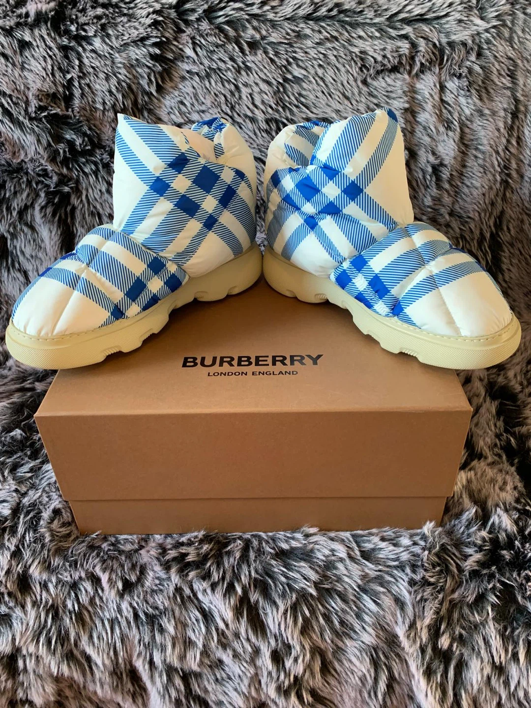 Burberry Check Pillow Boots. Size 45 EUR - photo 3