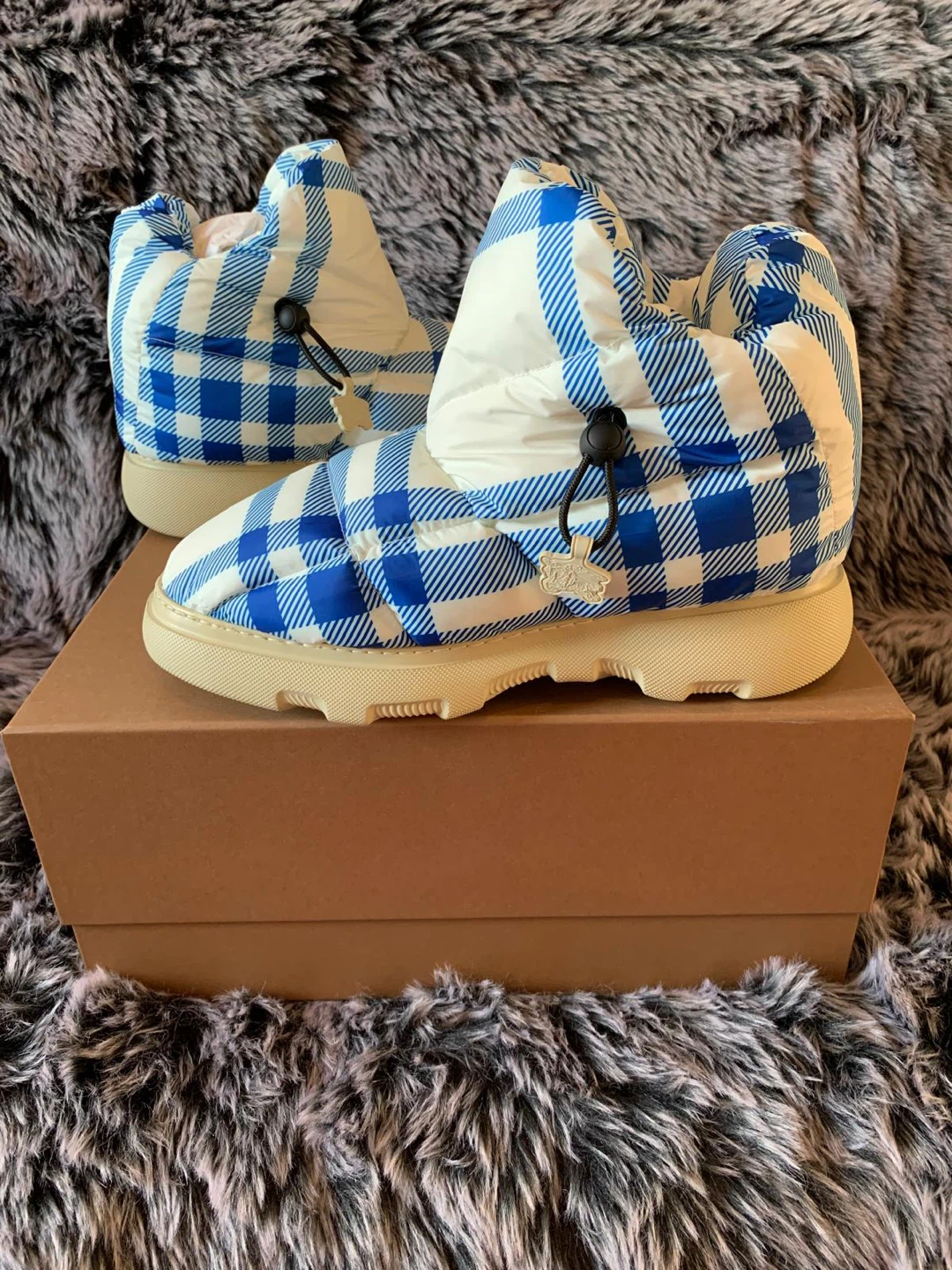Burberry Check Pillow Boots. Size 45 EUR - photo 2