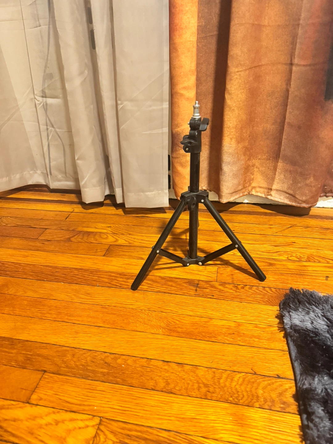 Black Adjustable Light Stand Tripod - photo 2