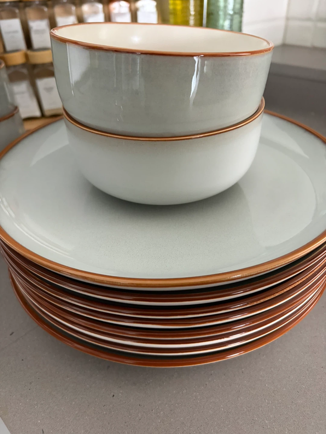 Set of 16 Stoneware Plates (8) and Bowls (8) - photo 2