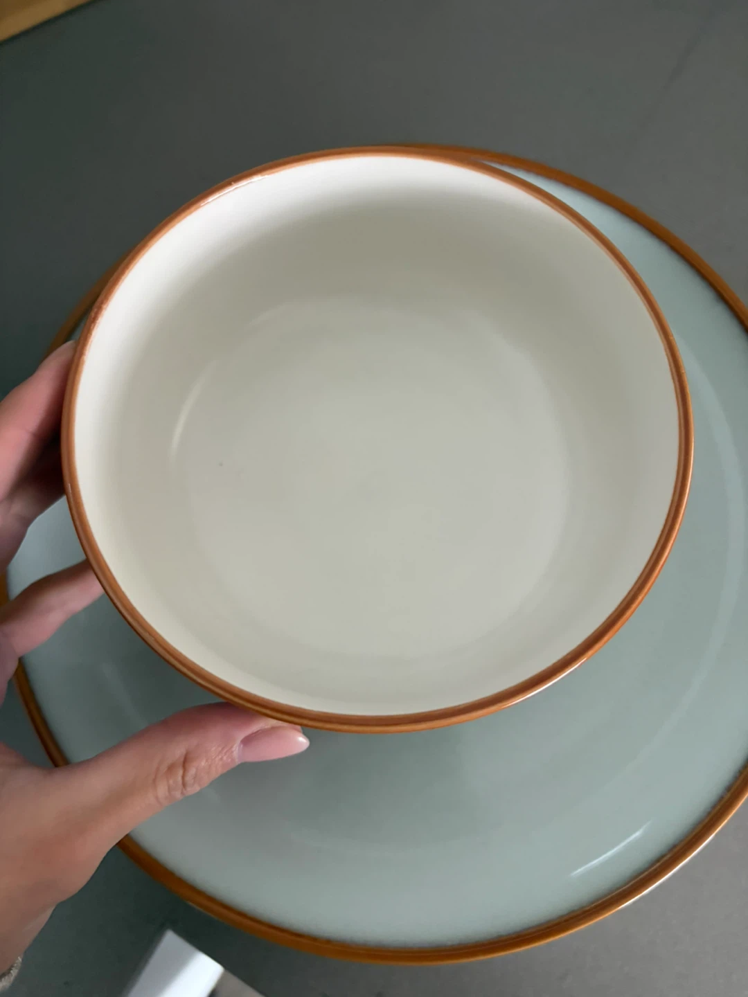 Set of 16 Stoneware Plates (8) and Bowls (8) - photo 4