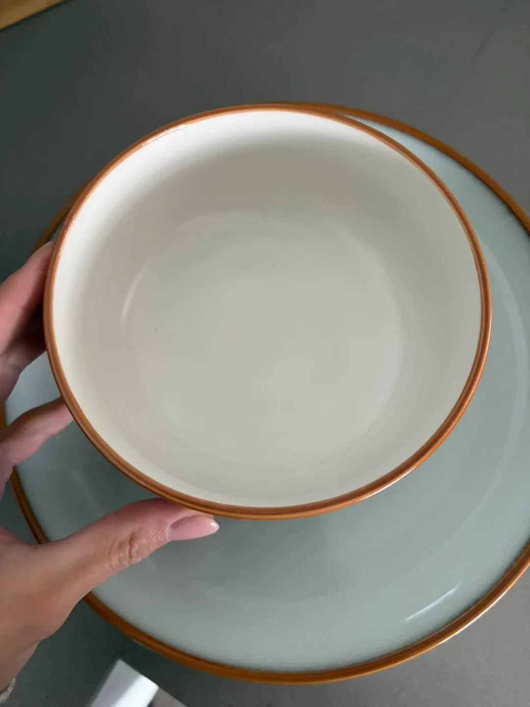 Set of 16 Stoneware Plates (8) and Bowls (8) - photo 4
